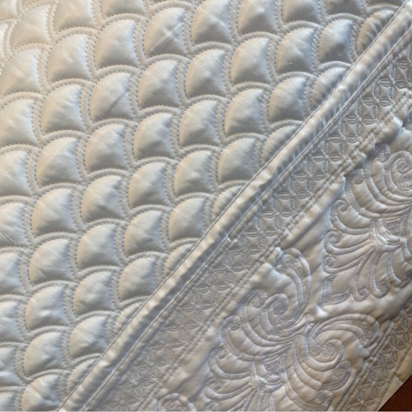 J. Queen New York
LYNDON COVERLET KING - Picture 4 of 7